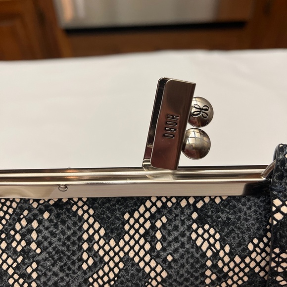 NWT, Hobo 100% Leather, Exotic Pattern, Bag. Black/Cream/Deep Navy. - Picture 12 of 16